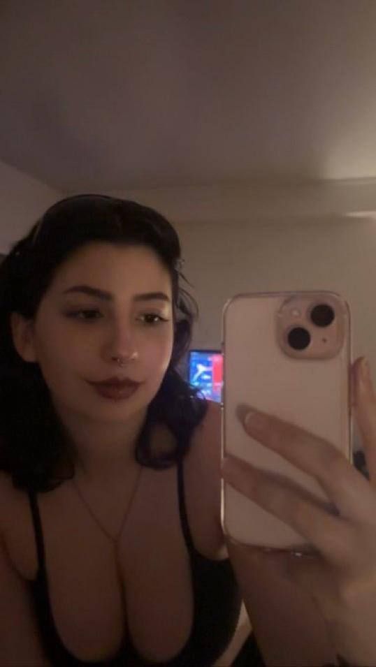 Hey, I'm isabella l'm a professional massage therapist, adult worker and I sell nudes - Image 3